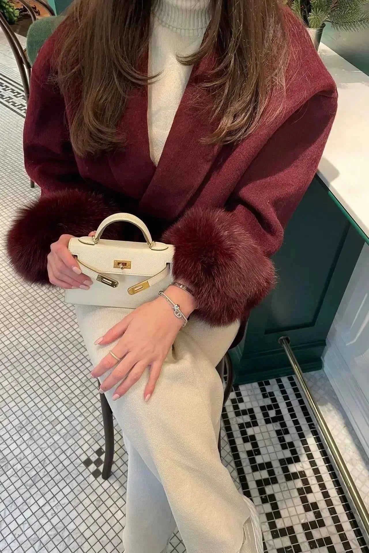 Arctic Grace Wollmantel – Eleganter Wintermantel mit Kunstfell