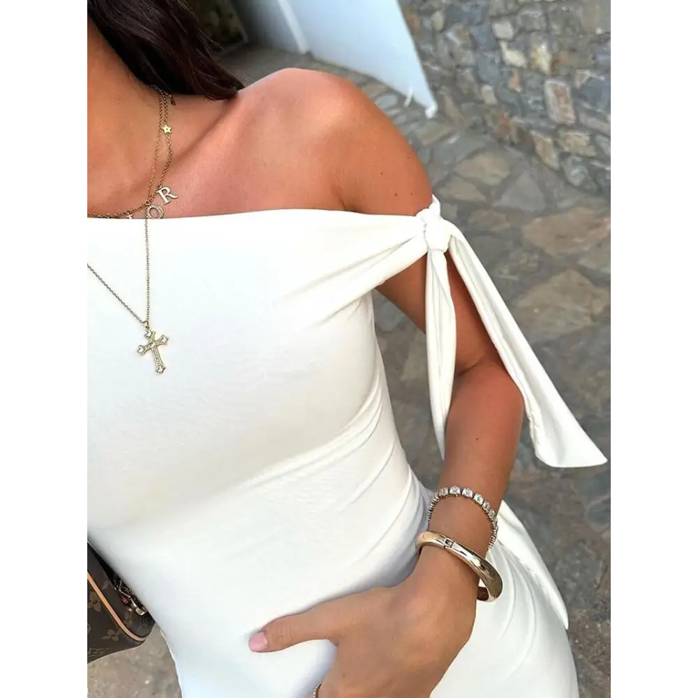 Kylie Knotted Maxikleid – One-Shoulder Kleid mit Knotendetail