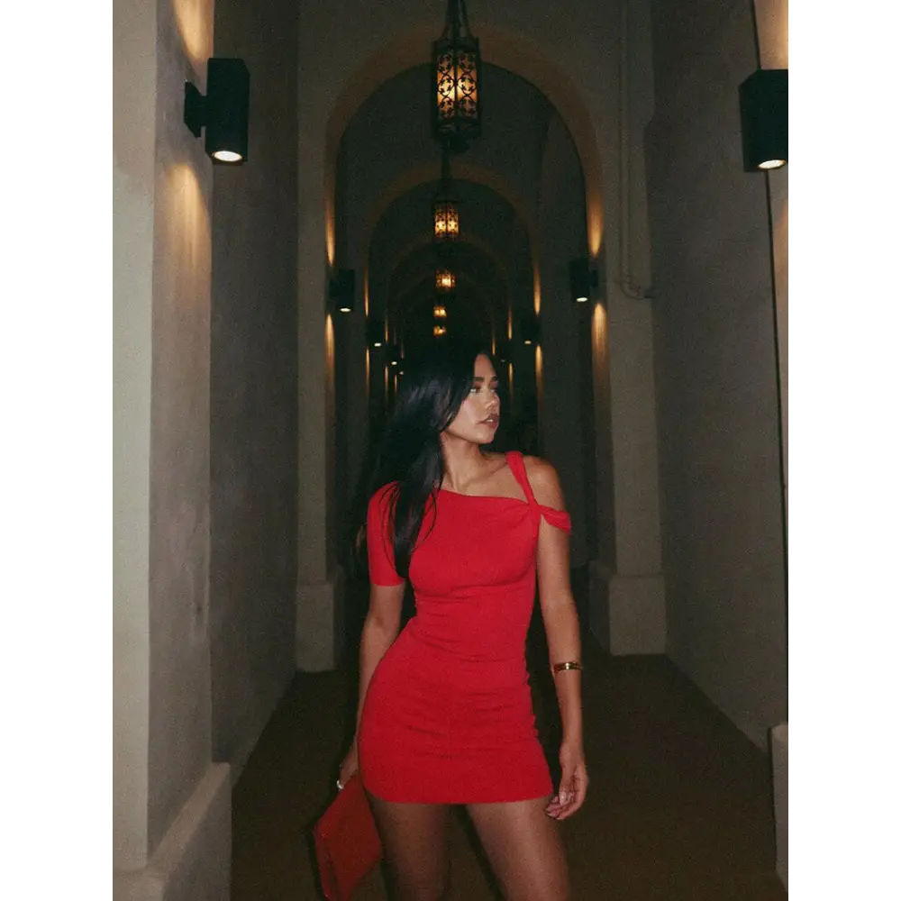 Kylie Twisted Minikleid Off-Shoulder – Trendiges asymmetrisches Kleid für jeden Anlass