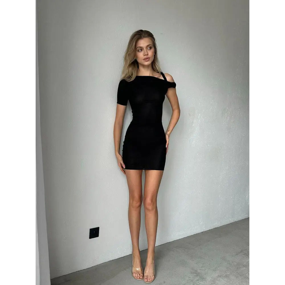 Kylie Twisted Minikleid Off-Shoulder – Trendiges asymmetrisches Kleid für jeden Anlass